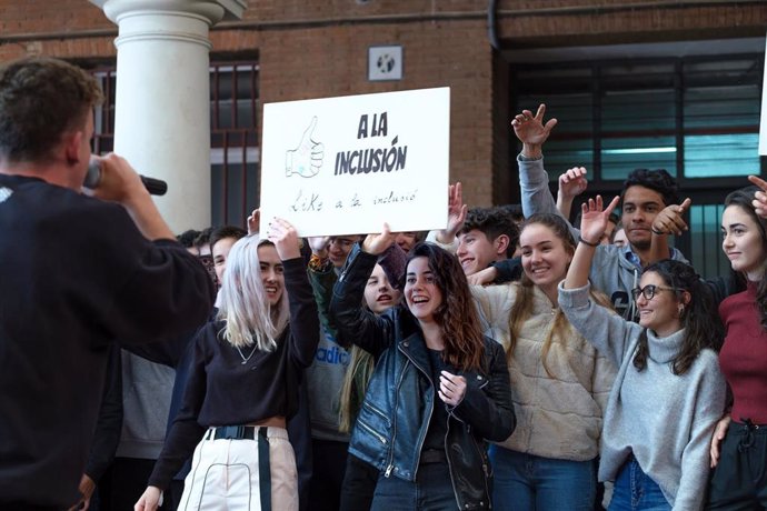 El rapero Arkano colabora con Grupo Social ONCE para reclamar recreos inclusivos y respetuosos