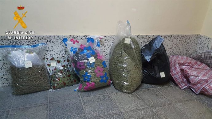 Granada.- Sucesos.- Interceptado en Albuñol con 24 kilos de marihuana que pretendía transportar hasta Adra