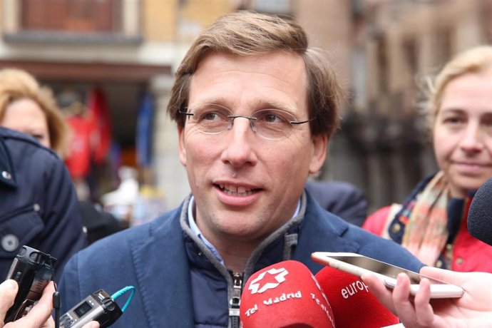 Almeida insta a Pedro Sánchez a que verbalice la "renuncia expresa" a pactar con "herederos de ETA" e independentistas