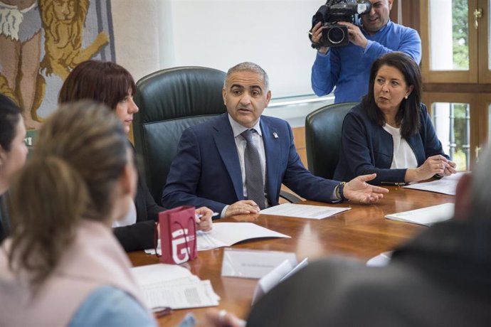 Granada.- La Junta firma convenios para Programas de Tratamiento Familiar con la Diputación y nueve ayuntamientos