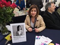 Marta Orriols disfruta de la "teletransporación" de estar firmando todo el día