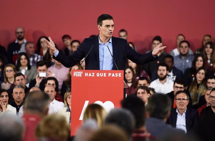 Pedro Sánchez en un acto del PSOE en Santander