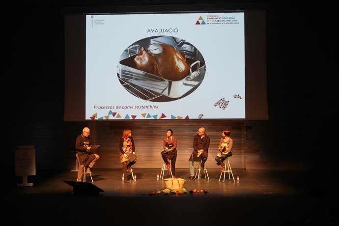 El Govern impulsa la innovació educativa a través d'un programa d''estades pedaggiques'