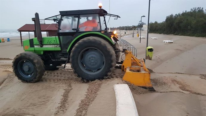 Las playas de la ciudad de Valencia volverán a estar "en condiciones" durante esta semana después del temporal