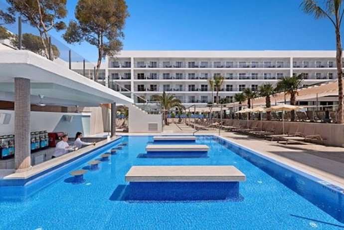 Riu inaugura un hotel en Mallorca tras derribar el antiguo y construir otro nuevo de más estrellas