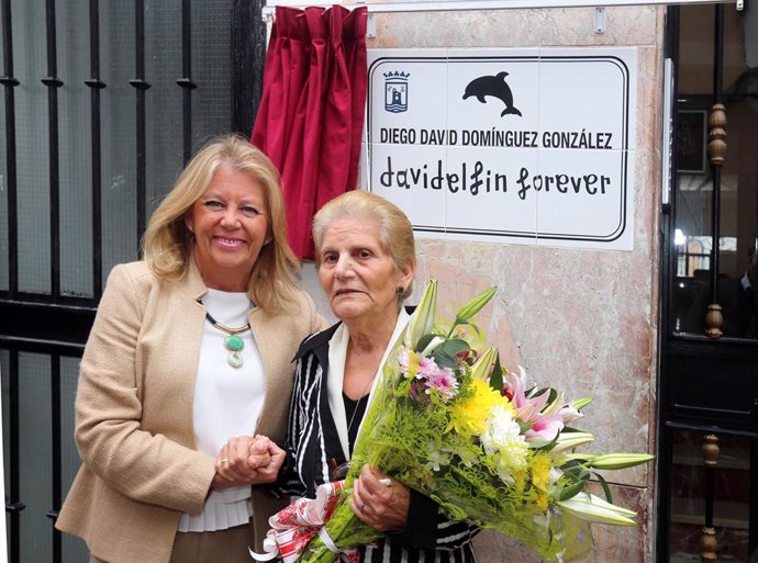 Málaga.- Marbella recuerda a David Delfín con el descubrimiento de una placa con su nombre en el barrio en el que creció