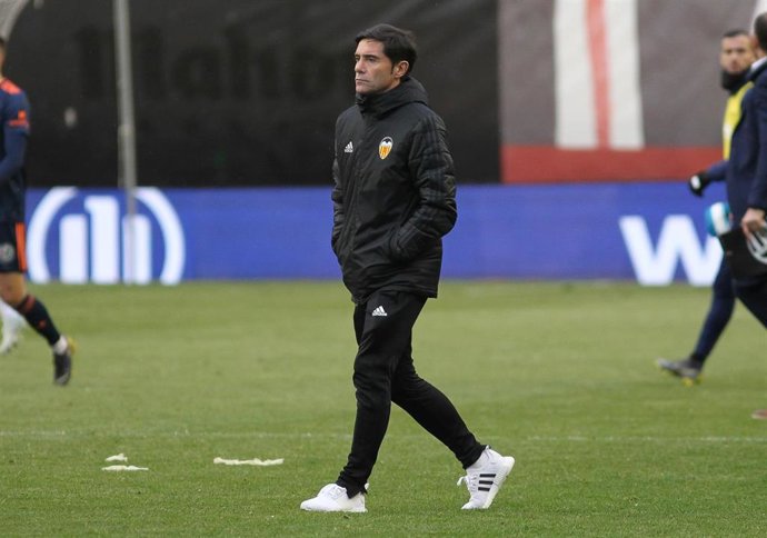 Fútbol/Liga Europa.- Marcelino: "No debemos tener la mínima confianza, el Villarreal le metió cuatro al Bara"