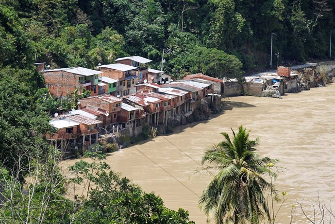 Aumentan a 32 los muertos por un deslizamiento de tierra en el oeste de Colombia