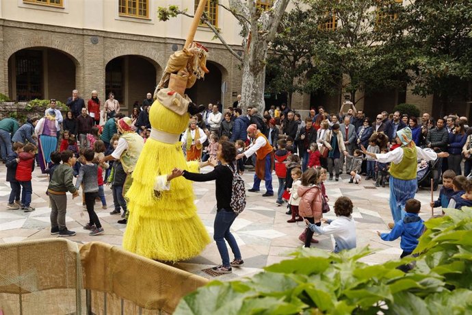 Más de 10.000 personas disfrutaron de la festividad de San Jorge en el Edificio Pignatelli