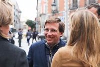 Almeida dice que a él les gusta "la imagen de un centro donde no caigan ventas", por lo que revertirá Madrid Central