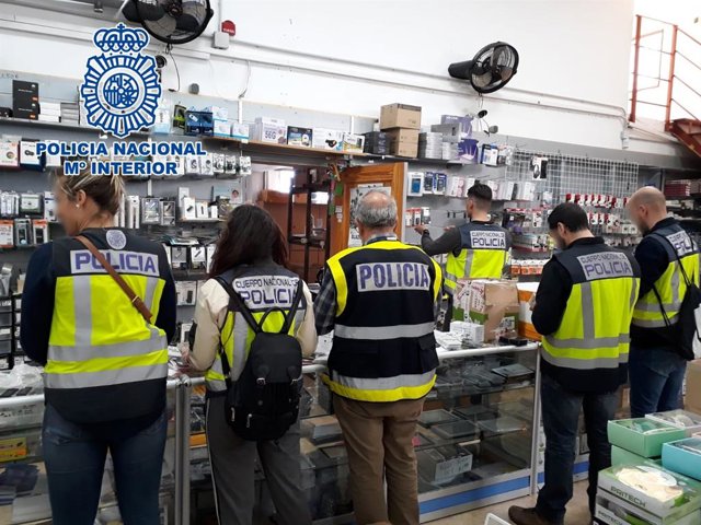 Alicante.- Sucesos.- Detenidos los seis presuntos cabecillas de un grupo que falsificó productos por valor de 6 millones