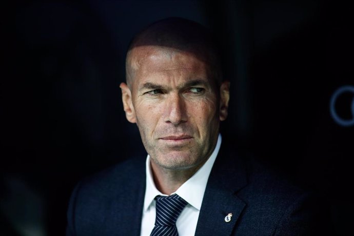Fútbol.- Zidane: "Para mí Benzema es el mejor 'nueve' del mundo, pero luego cada uno que opine"