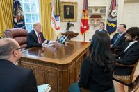 Trump anuncia el envío de "soldados armados" a la frontera con México y  vuelve a amenazar con cerrarla