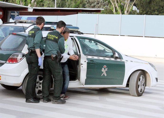 Sucesos.- La Guardia Civil detiene a un experimentado delincuente por asaltar dos veces en quince días un comercio