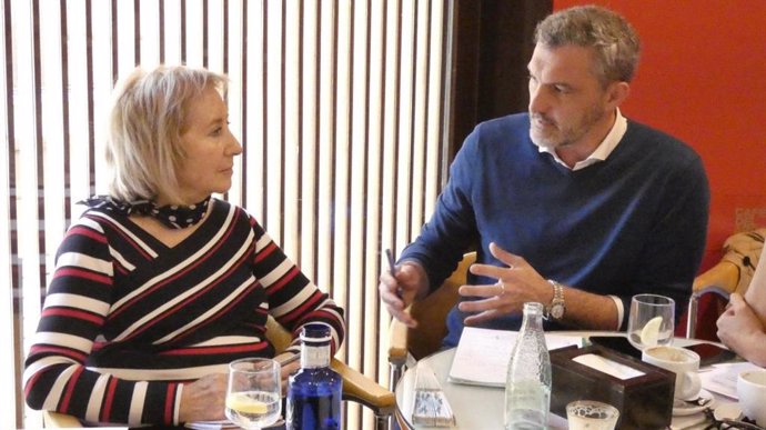 Reunión de Óscar Urraluru (Podemos) con la Asociación en defensa del Faro de Cabo de Palos
