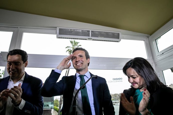 Pablo Casado interviene en un mitin en Sevilla