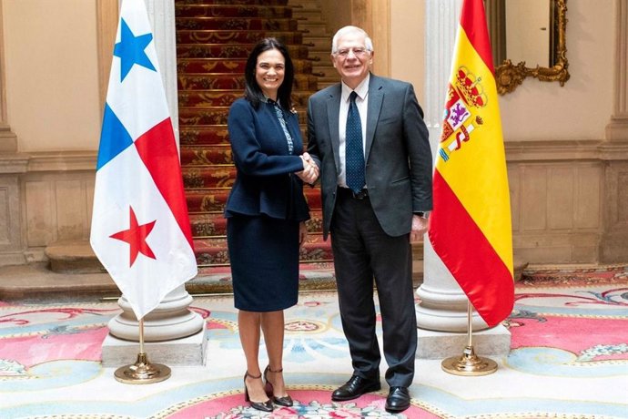 Borrell reconoce los esfuerzos de Panamá para salir de la lista de paraísos fiscales y anima al país a seguir trabajando