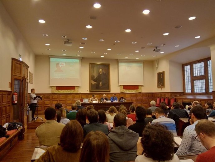 El rector de la Universidad de Oviedo reprocha a los políticos que no hablen de ciencia