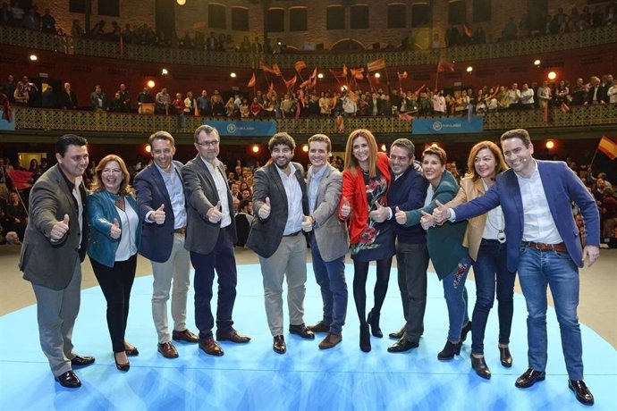 Casado arropa en Murcia a López Miras y Ballesta como candidatos