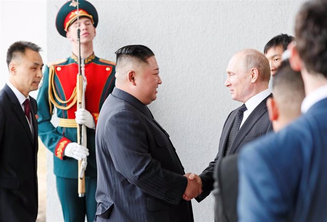 Corea.- Comienza la primera reunión entre Kim y Putin