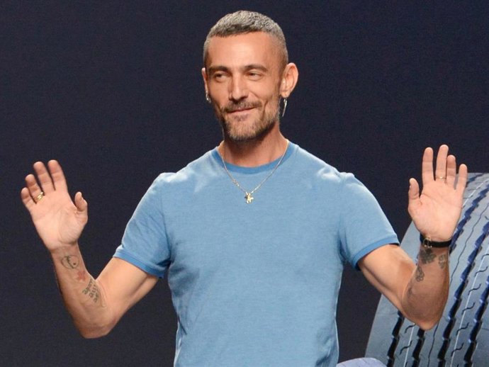 David Delfín es homenajeado en Marbella con una placa en el barrio donde se crió