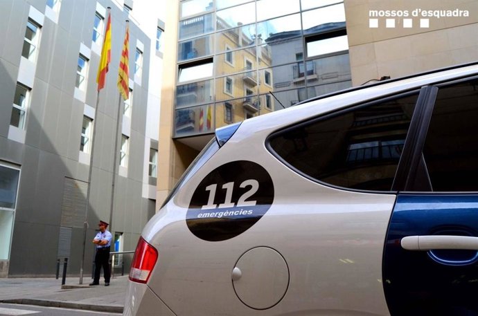 Successos.- Ferida una dona en caure-li una part de la finestra d'un hotel de Barcelona