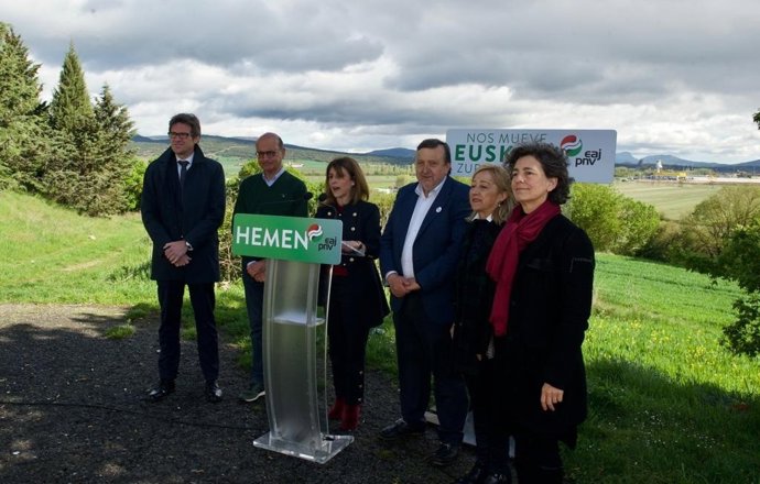 28A.- Legarda(PNV)Se Compromete A Trabajar Para Que Foronda Sea Base De Líneas Regulares 'Low Cost' Intercontinentales