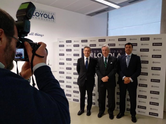 El diplomático Jorge Dezcallar aborda los efectos de las "revoluciones" tecnológica, de información y demográfica