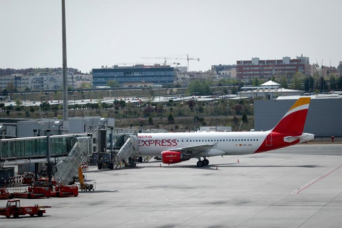 Sexta jornada de huelga de vigilantes en los filtros de seguridad del aeropuerto Adolfo Suárez Madrid-Barajas
