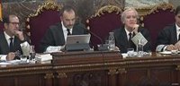 El tribunal actua contra el públic que exposa lemes independentistes a la sala
