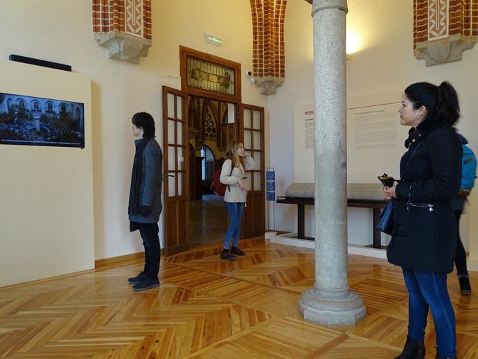La restauración de una Virgen sobre bastidor culmina el proyecto de musealizació