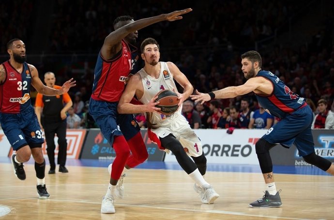 CSKA deja contra las cuerdas a Baskonia