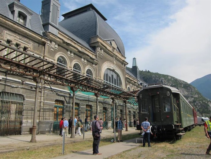 Renfe incorpora seis nuevas paradas facultativas entre Huesca y Canfranc