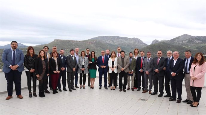 Málaga.- La Diputación se compromete a impulsar la agricultura y la industria agroalimentaria en la Axarquía