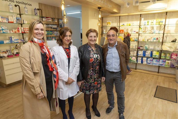 11:30 Rasines  La Consejera De Sanidad, María Luisa Real, Visita El Consultorio 