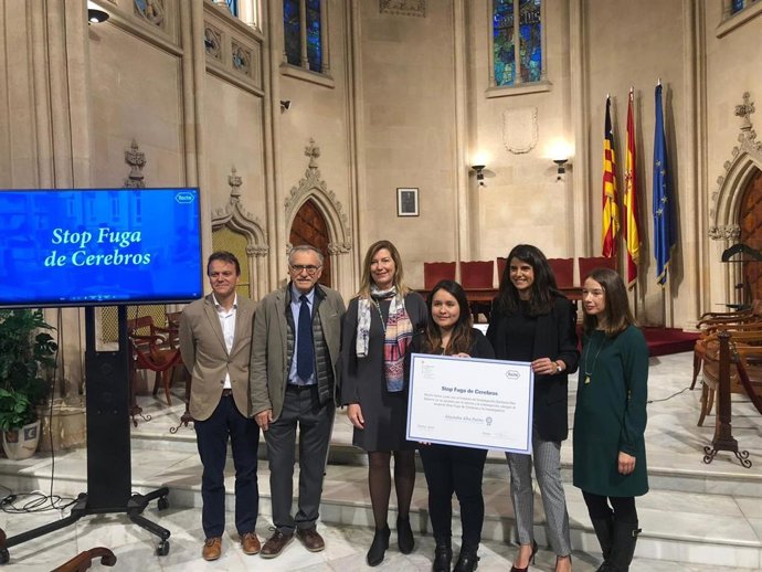 Empreses.- Roche Espanya lliura la beca 'Stop Fugida de Cervells' a una investigadora per estudiar la spsia