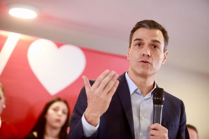 Pedro Sánchez participan en una comida-mitin en Granada