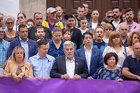 El alcalde de Adeje dice que el municipio está "consternado" y que el asesinato de la mujer y su hijo fue planificado