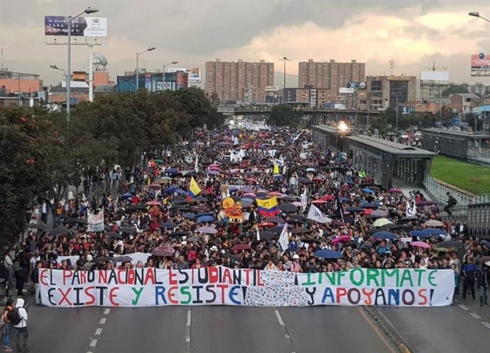 Los colombianos se movilizan para rechazar el Plan de Desarrollo de Duque y defender la paz
