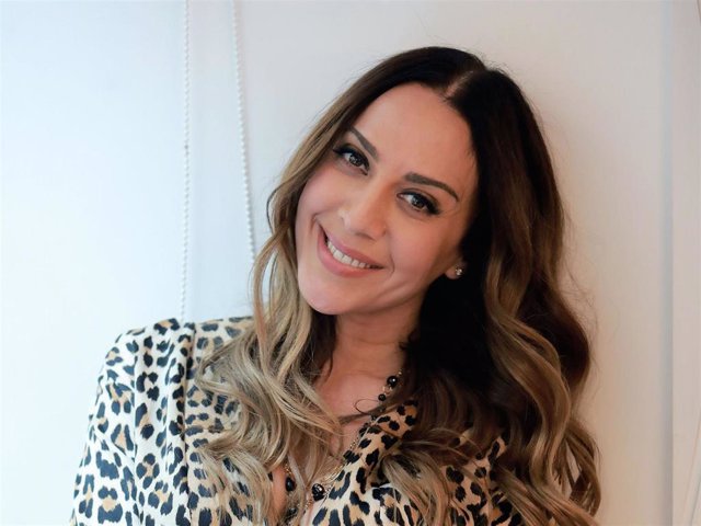 Mónica Naranjo nos avanza parte de su canción 'Tú y yo y el loco amor'