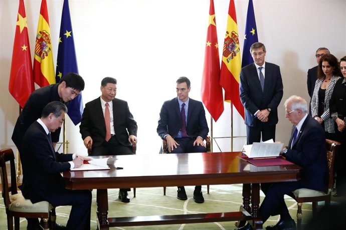 España y China firman una serie de acuerdos económicos y culturales durante la visita de Estado de Xi Jinping