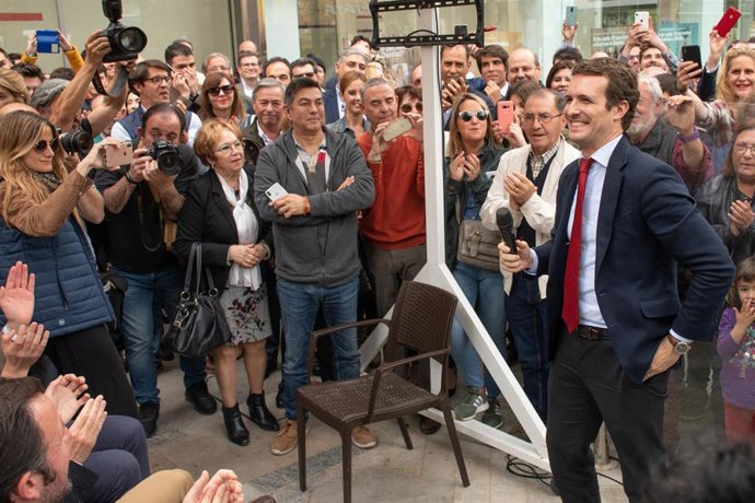 Pablo Casado se reúne en Elche (Alicante) en un acto con militantes y simpatizantes del PP