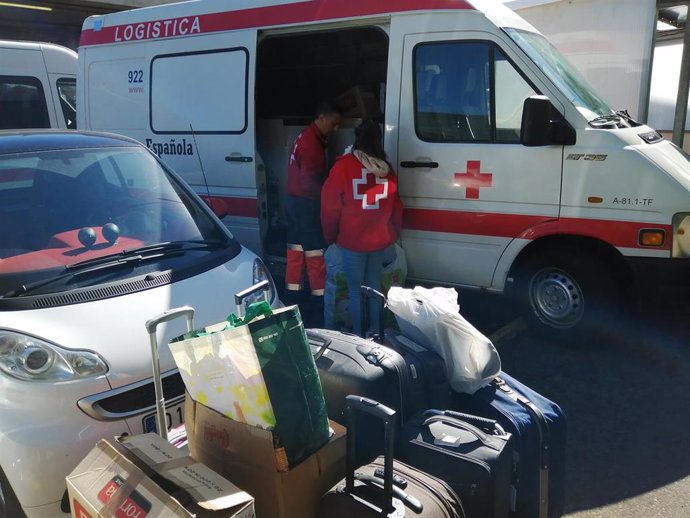 Aena dona a Cruz Roja unos 4.000 artículos que se encontraban como objetos perdidos en el aeropuerto Tenerife Norte