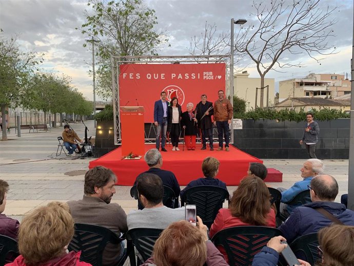 Vicenta Macías y Xisco Antich reciben los premios Rosa de Plata por representar "los valores socialistas"