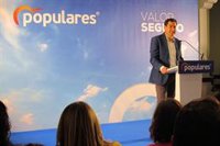 Moreno avisa de que está en juego un gobierno que "acompase las reformas" de Andalucía o que las "intente bloquear"