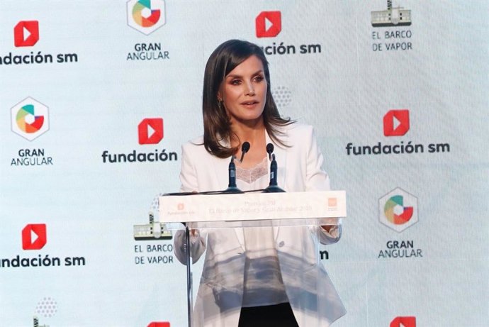 La Reina subraya que los Premios Gran Angular y El Barco de Vapor reconozcan dos historias de "mujeres valientes"