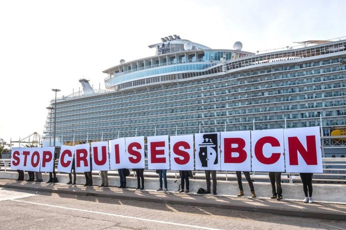 Ecologistas aseguran que los cruceros con gas natural "no son turismo sostenible"