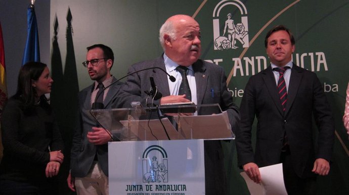 El consejero de Salud aclara que el PSOE pidió el informe sobre el contrato de Bernat Soria