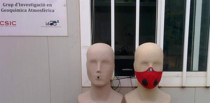 El ajuste de las mascarillas anticontaminación es más importante que el material, según el CSIC