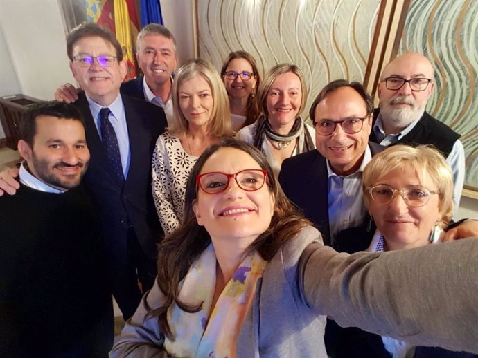 El Govern del Botnic celebra con un 'selfie' su último pleno de la legislatura